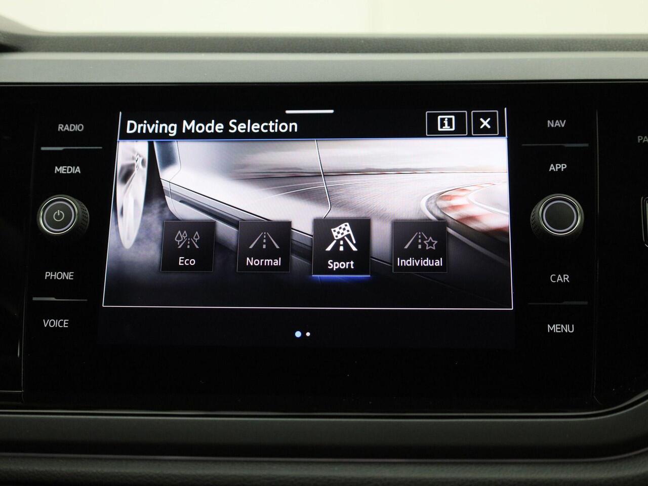 Volkswagen Taigo 1.0TSI/116PK R-Line DSG · Apple/Android · Camera + Parkeersensoren · Matrix-LED · Garantie tot mei 2026 · TOPDEAL