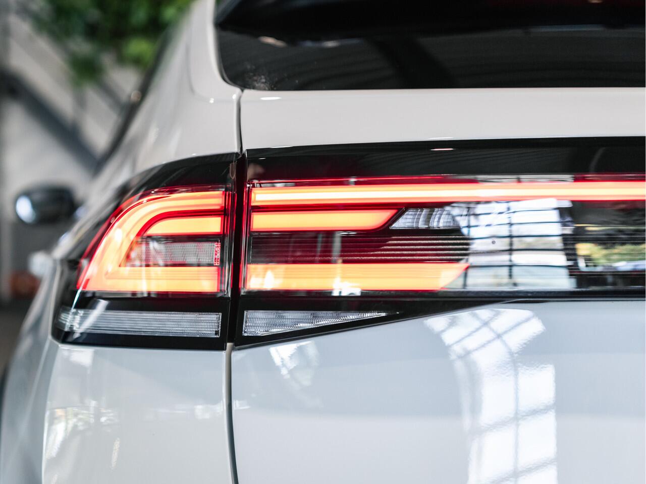 Volkswagen Taigo 1.0 TSI R-Line Business Automaat | 1e eigenaar | Camera | Stoelverwarming | Apple Carplay/Android