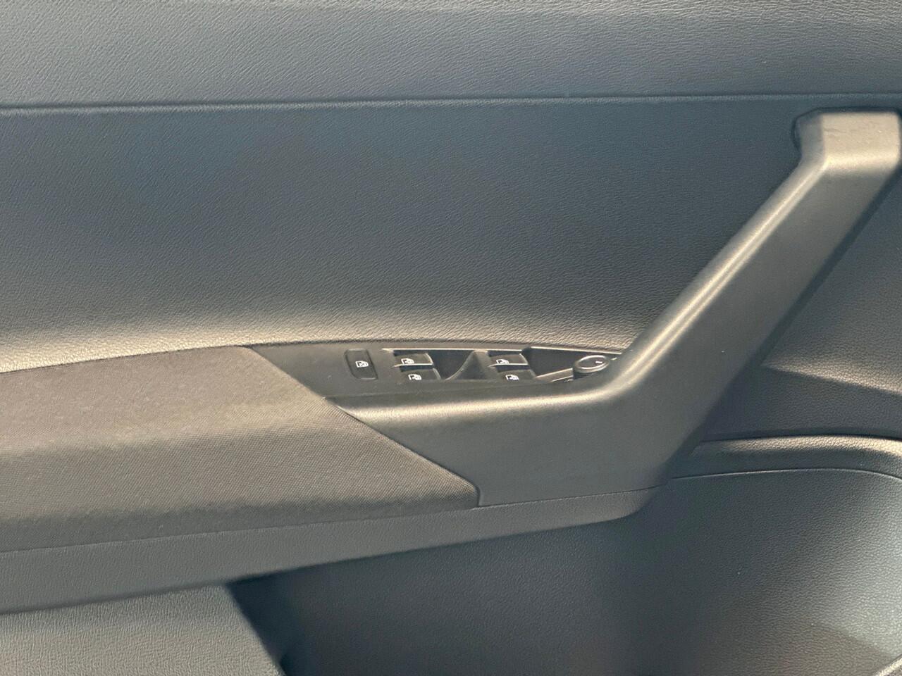 Volkswagen Taigo 1.0 115pk TSI R-Line Edition Parkeersensoren | Achteruitrijcamera | Adaptive cruise control