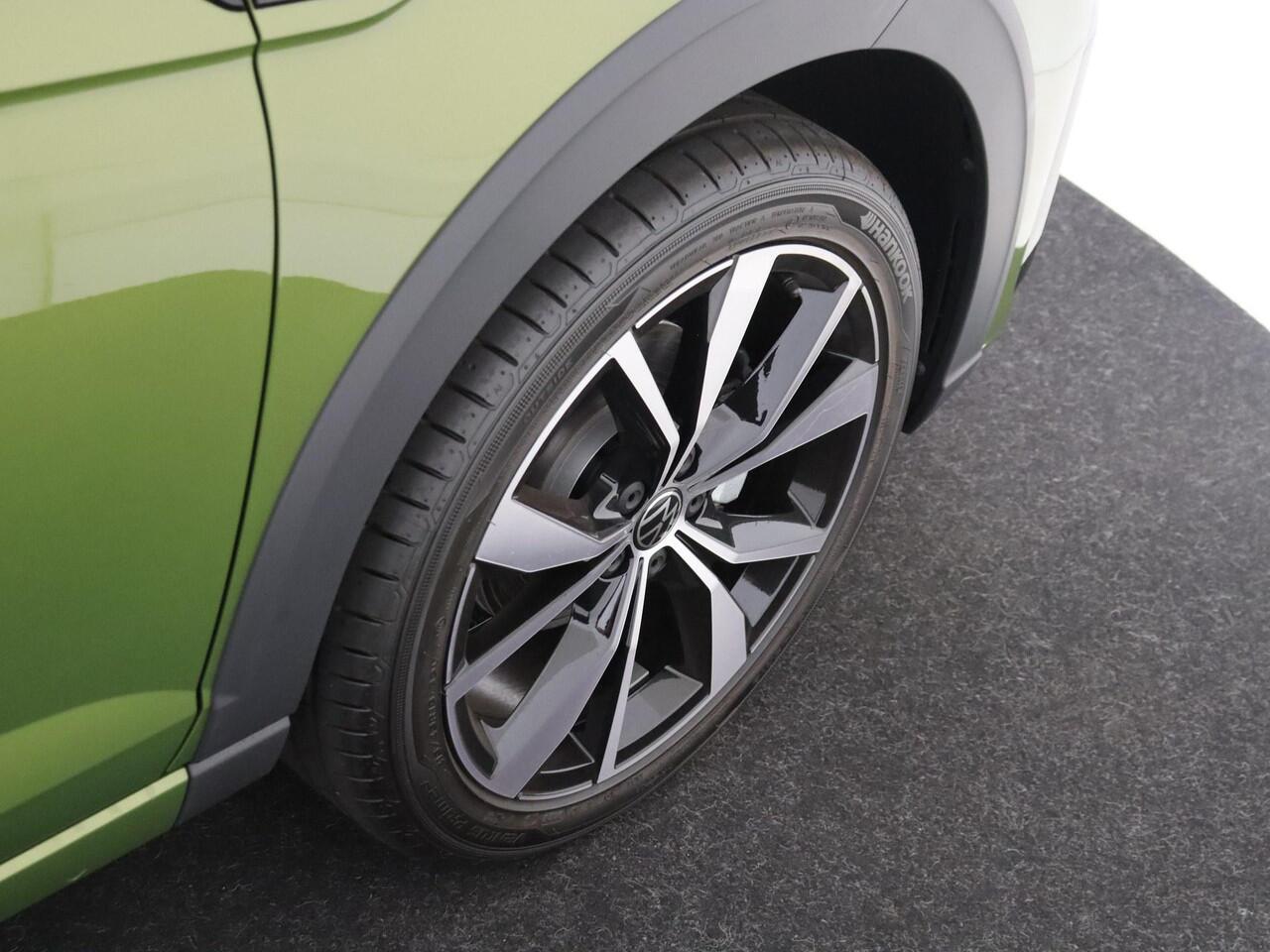 Volkswagen Taigo 1.0 TSI R-Line Business | 18 inch LM velgen | Navigatie| Matrix koplampen | Achteruitrijcamera | Verwarmbare voorstoelen