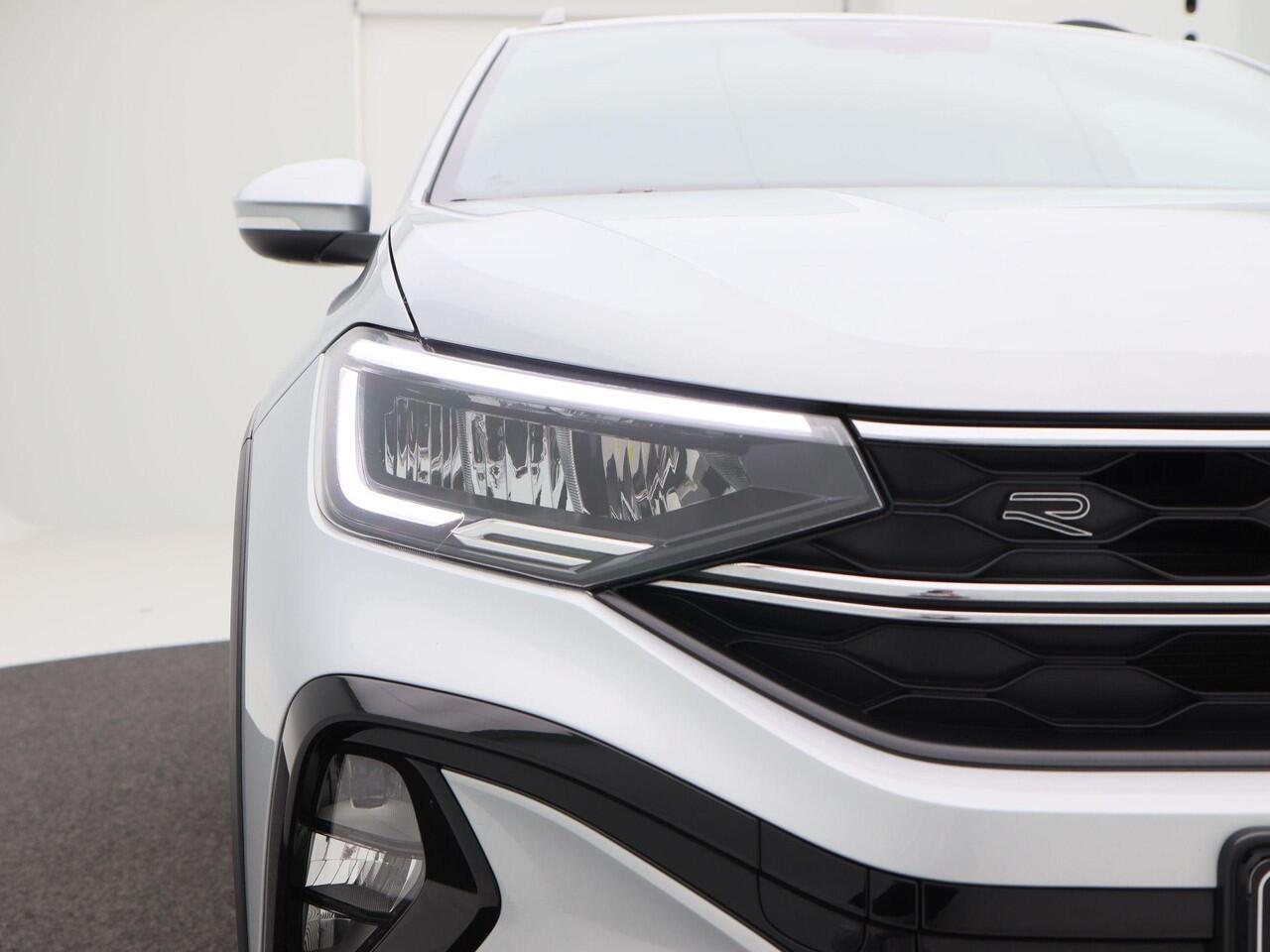 Volkswagen Taigo 1.0 TSi 110 Pk Automaat R-Line | Airco | Trekhaak | Stoelverwarming | Camera | 17 Inch | Privacy Glass | 17.204 Km!!