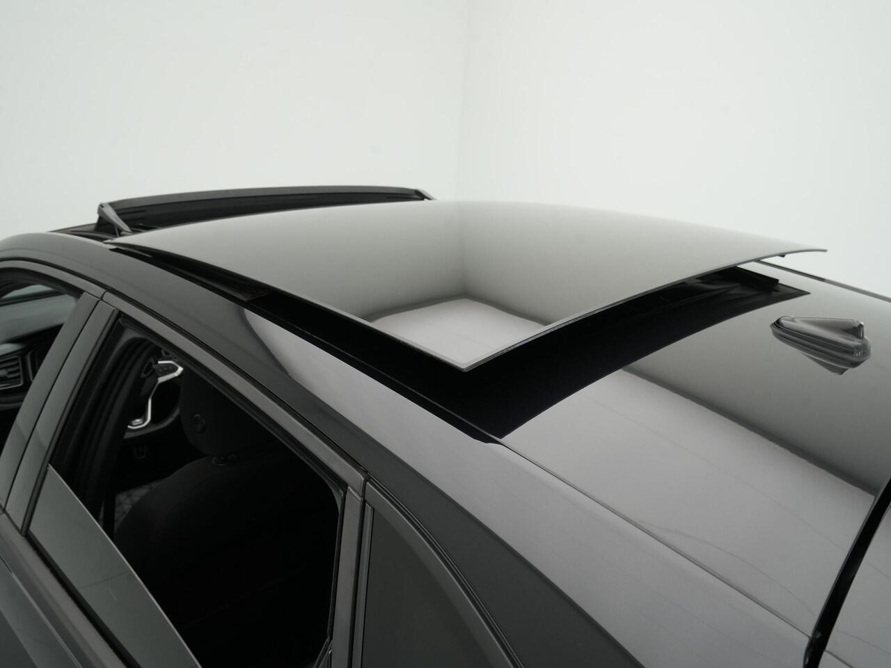 Volkswagen Taigo 1.0 TSI 110pk DSG R-Line Panorama Navi via App Pdc Acc Lane Assist