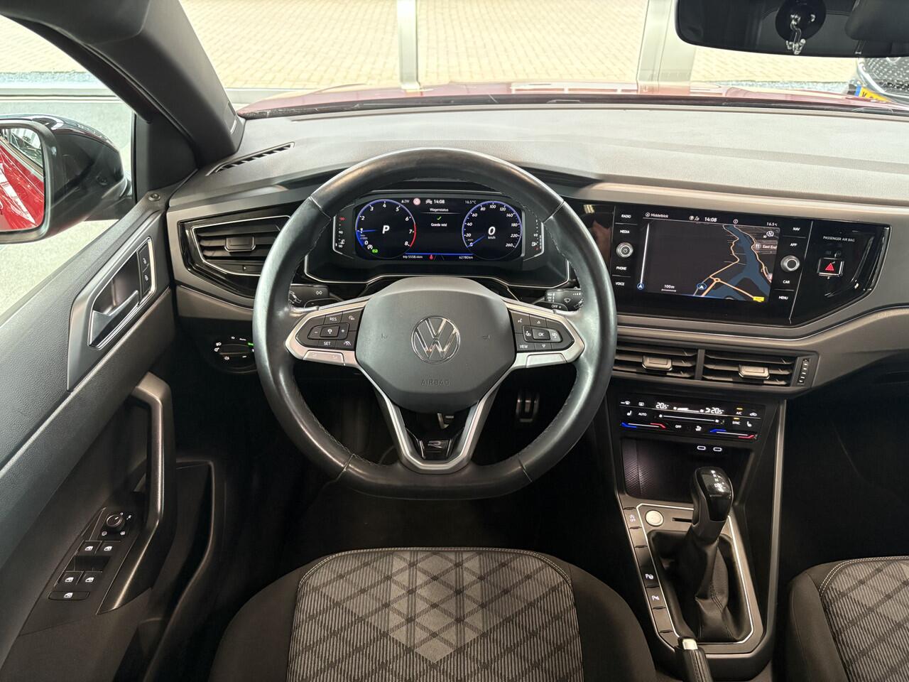 Volkswagen Taigo 1.0 TSi DSG R-Line Business SCHUIFDAK/KEYLESS/CAMERA/18INCH/DODEHOEK/ADAPT.CRUISE