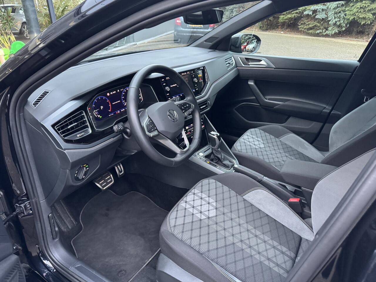 Volkswagen Taigo 1.0 TSI R-Line Edition Incl. afleveringsbeurt en 12 maanden BOVAG-garantie | 18 inch LMV | Stoelverwarming | Adaptive | Apple Carplay |