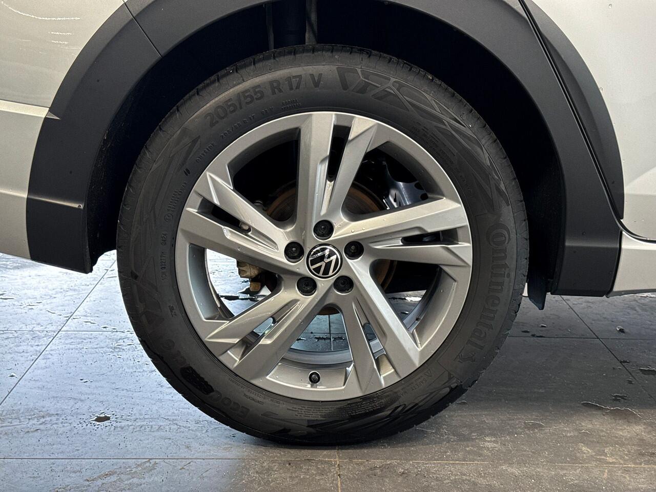 Volkswagen Taigo 1.0 115pk TSI R-Line Edition Koplampverlichting LED-matrix-led (IQ.LIGHT) | Parkeersensoren | Adaptive cruise control