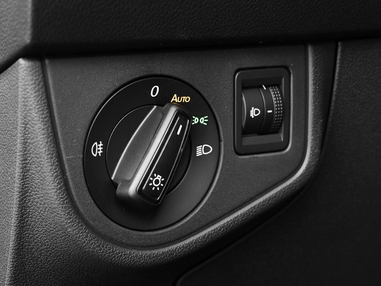 Volkswagen Taigo Life Edition 1.0 TSI 95 pk 5 versn. Hand · Achteruitrijcamera · parkeersensoren achter · Voorraad OUTLET