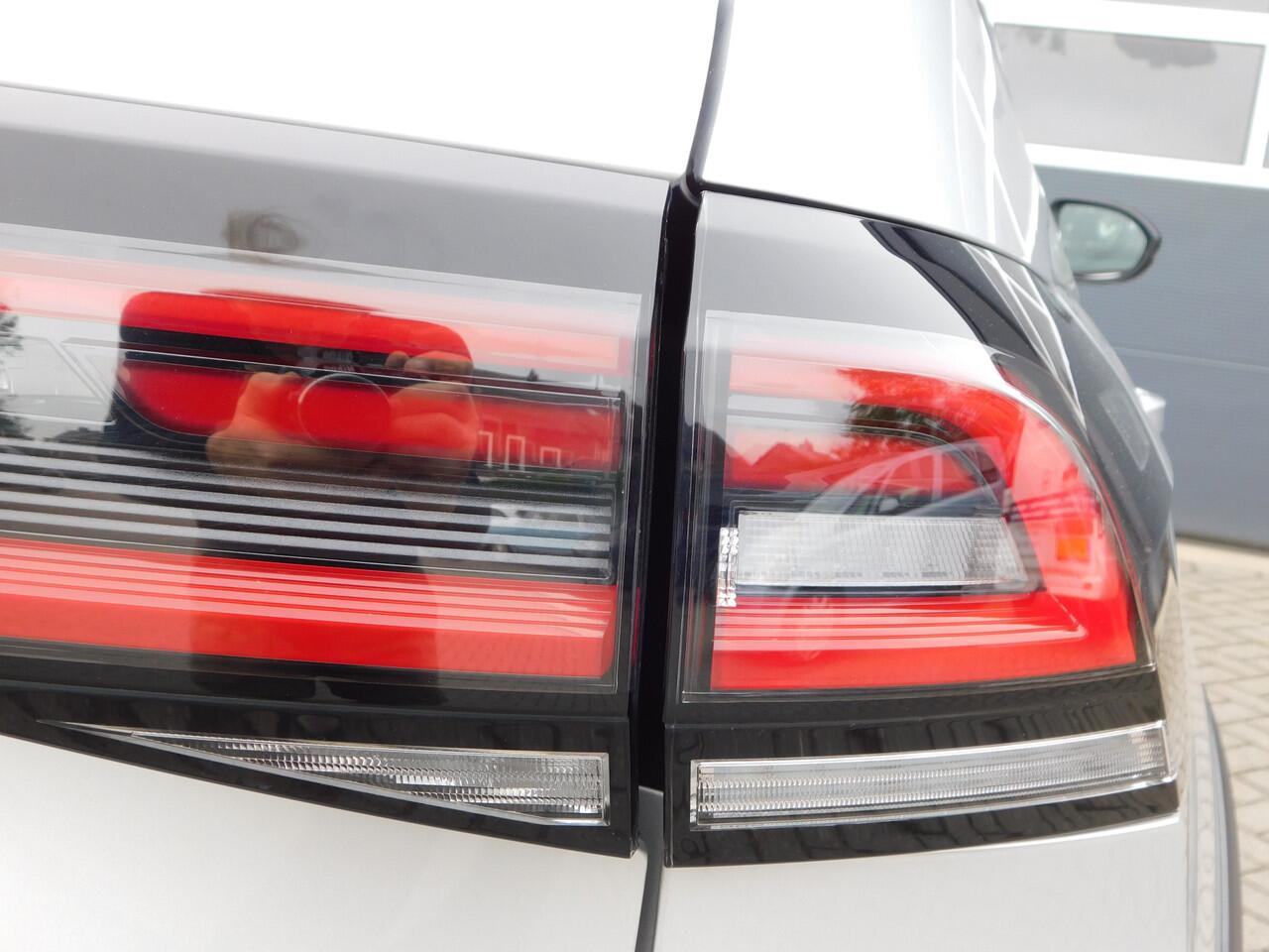 Volkswagen Taigo 1.5 TSI 150PK Style | Camera/PDC/Schuifdak/Trekhaak/Adap.CC |