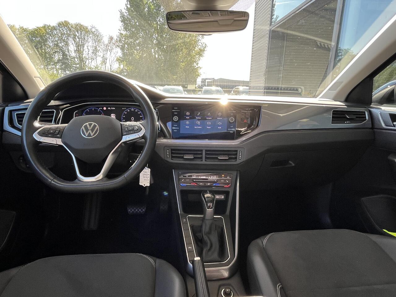 Volkswagen Taigo 1.5 TSI Style / Panorama dak / 18 Inch / Virtual cockpit / IQ Light / Camera / Alcantara / 150 PK