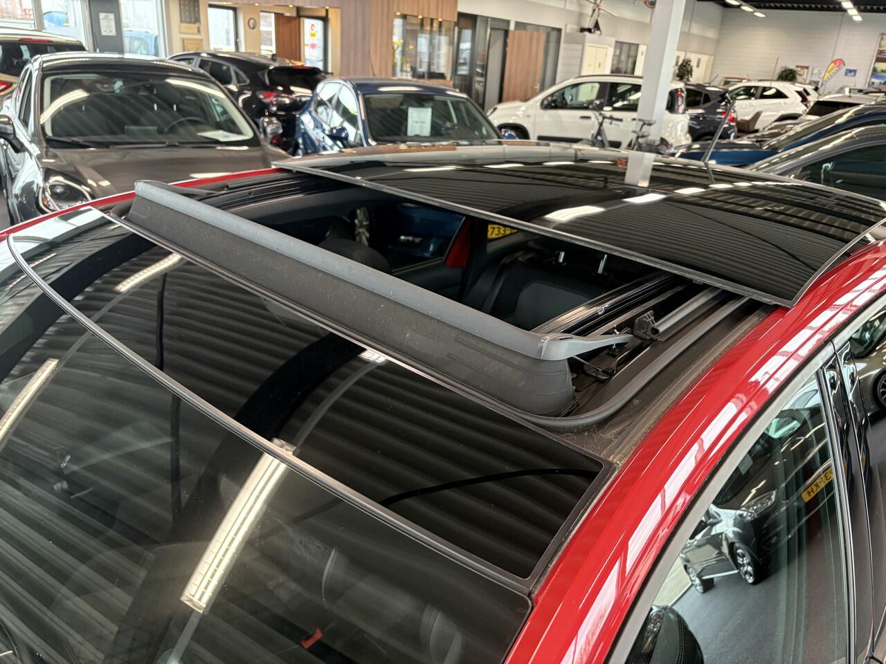 Volkswagen Taigo 1.0 TSi DSG R-Line Business SCHUIFDAK/KEYLESS/CAMERA/18INCH/DODEHOEK/ADAPT.CRUISE