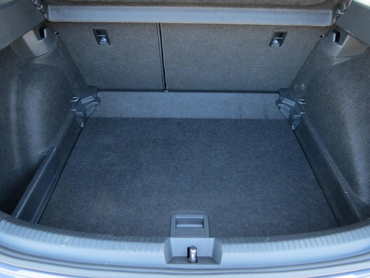 Volkswagen Taigo 1.0 TSI R-Line -110pk- | Panorama dak | LED | IQ Drive | Rijklaarprijs incl. 1 jaar Bovag garantie