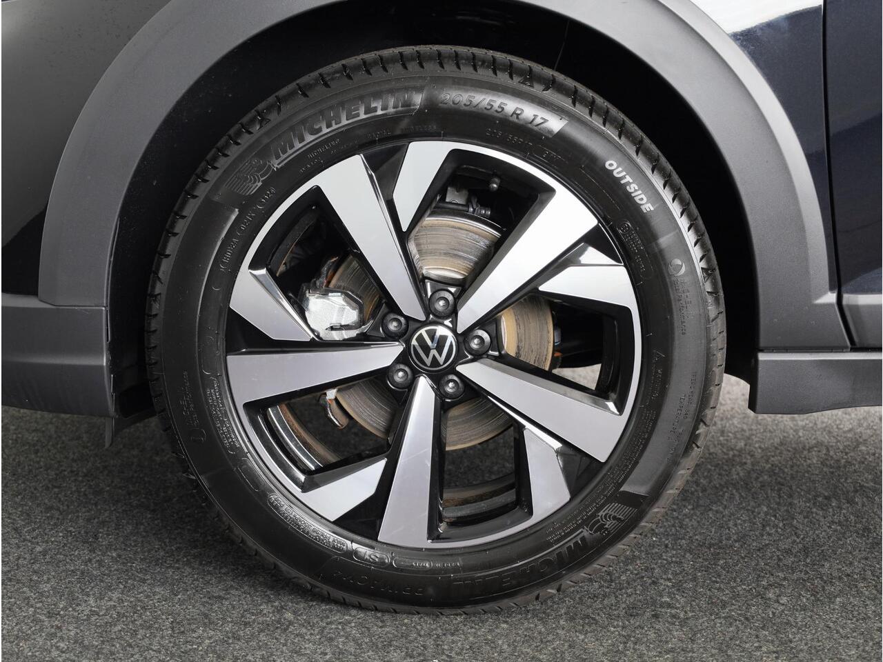 Volkswagen Taigo Oranje Edition 1.0 85 kW / 116 pk TSI CUV 7 versn. | Automaat (DSG) | Private lease vanaf ¤ 567,- pm | Navigatie | Parkeersensoren | Achteruitrijcamera | Stoelverwarming |