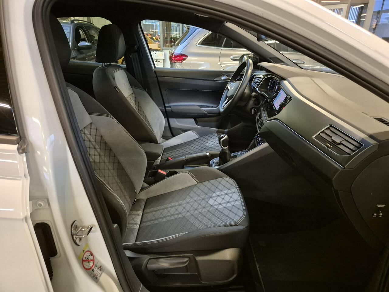 Volkswagen Taigo 1.0 TSI R-Line -110pk- | Matrix LED | Panorama Dak | Camera | Rijklaarprijs incl. 1 jaar Bovag garantie