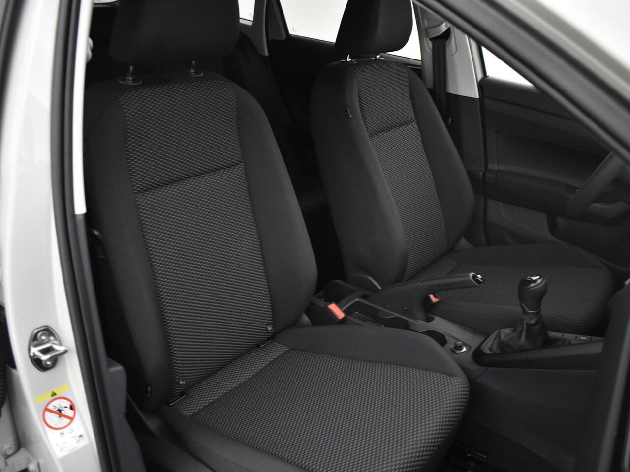 Volkswagen Taigo Edition 1.0 TSI 95 pk 5 versn. Hand · Zijruiten achter en achterruit getint · Multifunctioneel stuurwiel ·