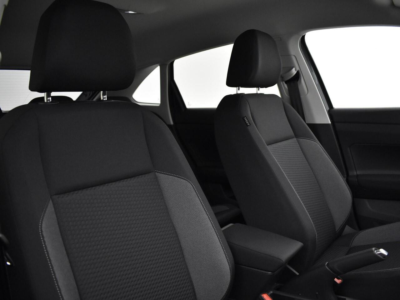 Volkswagen Taigo Life Edition 1.0 TSI 95 pk 5 versn. Hand · Achteruitrijcamera · Achteruitrijcamera · Allseason banden