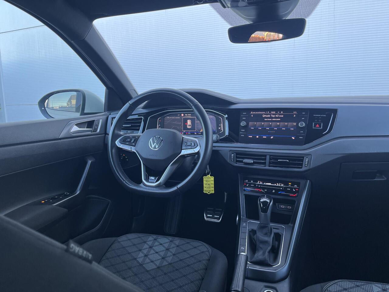 Volkswagen Taigo 1.0 TSI R-Line Business / Camera / Multimedia-pakket / Apple Carplay/Android Auto / Cruise control adaptief met Stop&Go en stuurhulp / voorstoelen verwarmd /