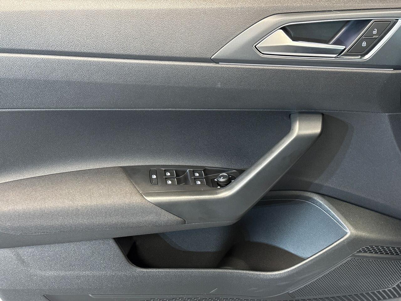 Volkswagen Taigo 1.0 115pk TSI R-Line Edition Extra getint glas achter | Achteruitrijcamera | Parkeersensoren