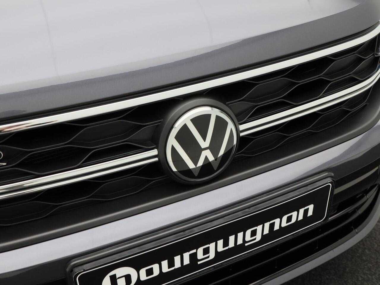 Volkswagen Taigo 1.0 TSi 110 Pk Automaat R-Line | Adaptive Cruise | Trekhaak | Stoelverwarming | Camera | LED | Digitale Cockpit | Airco | Sensoren | Privacy Glass | 17 Inch | 14.039 Km!!