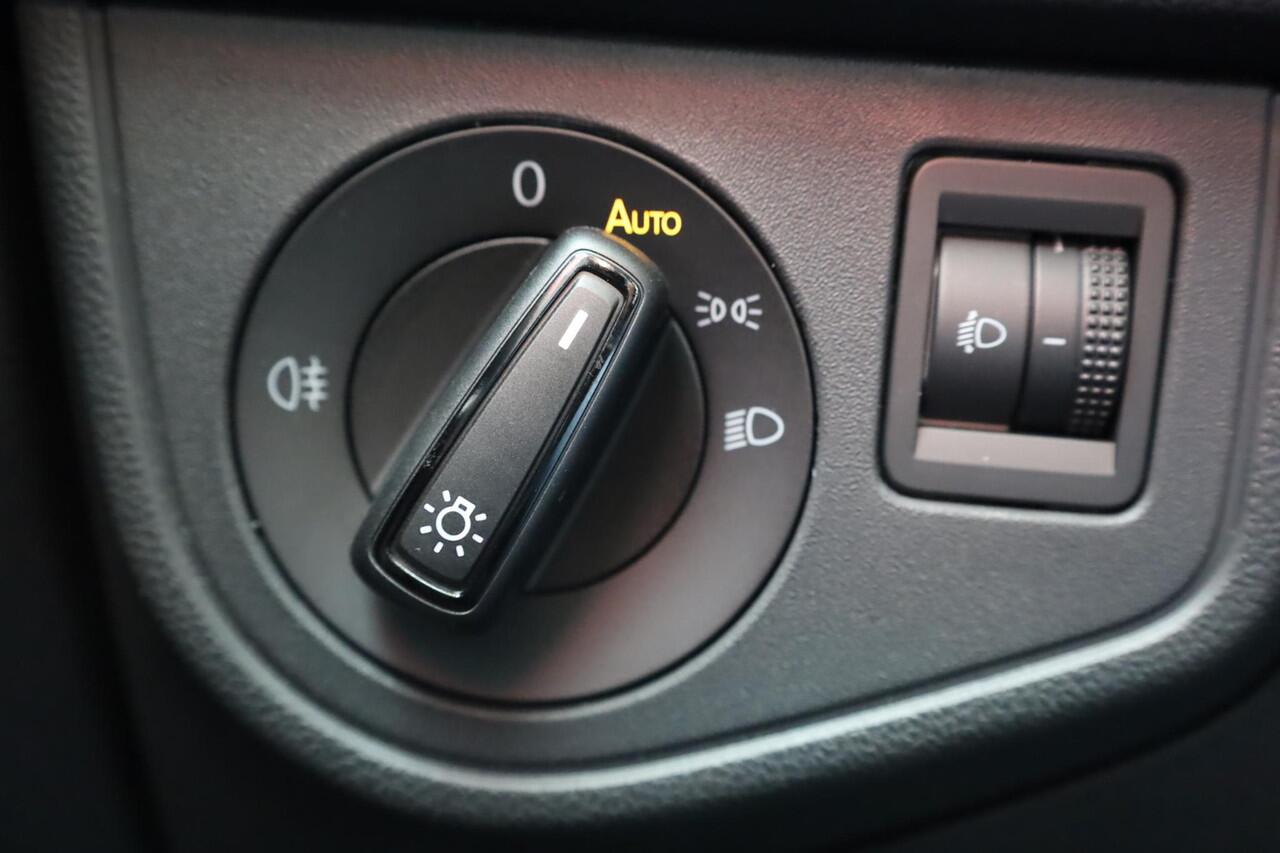 Volkswagen Taigo 1.0 TSI Life Edition 95PK / 70kW Achteruitrijcamera, Apple Carplay & Android Auto, verwarmbare voorstoelen, Keyless Entry & Start, parkeersensoren voor + achter, adaptive cruise control, 2-zone Climatronic airconditioning, buitenspiegels elektrisch instel