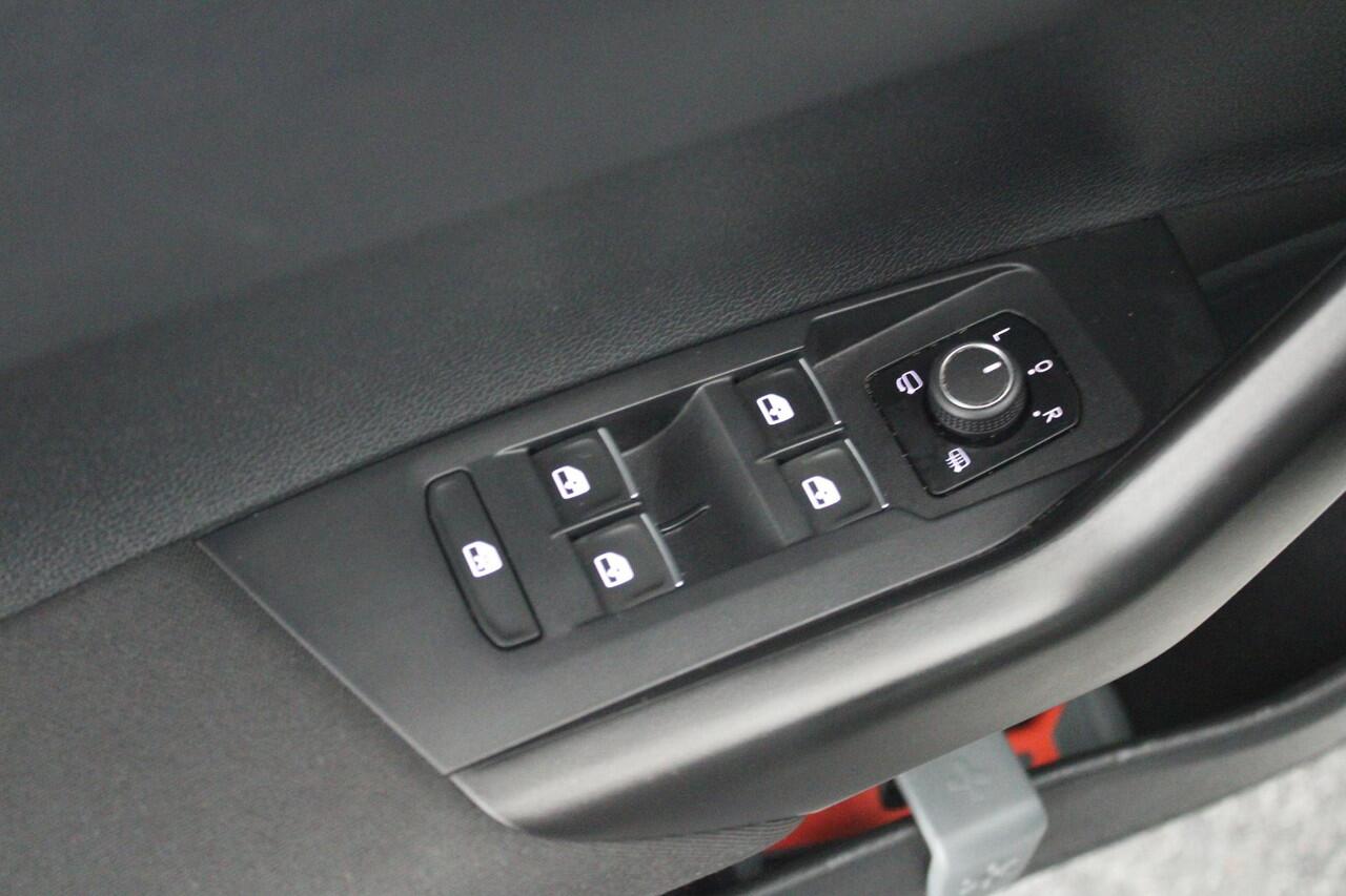 Volkswagen Taigo 1.0 TSI 110pk 2x R-Line Trekhaak Virtual Cockpit Carplay