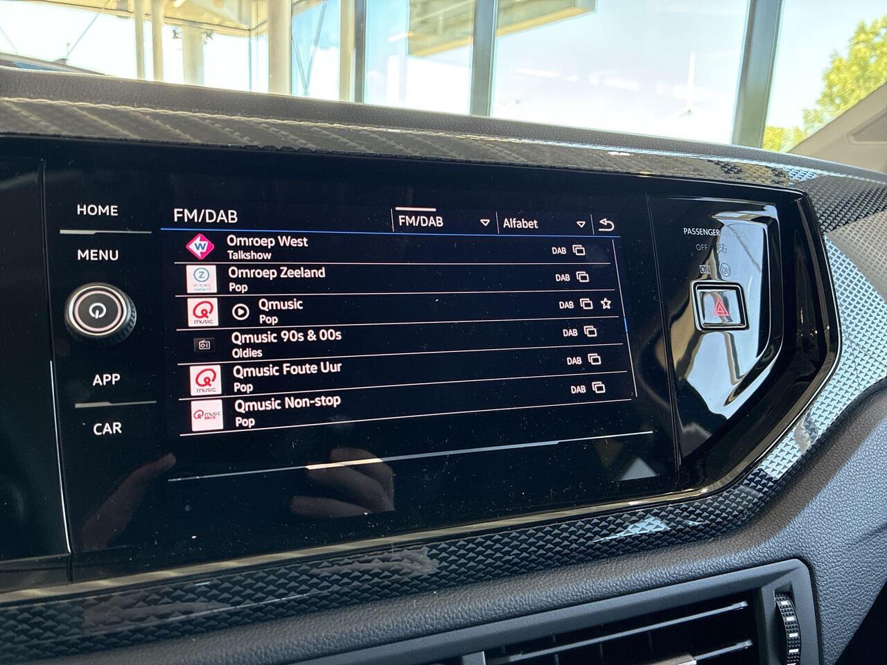 Volkswagen Taigo Life Edition 1.0 TSI 95 pk 5 versn. Hand · Achteruitrijcamera · parkeersensoren achter ·