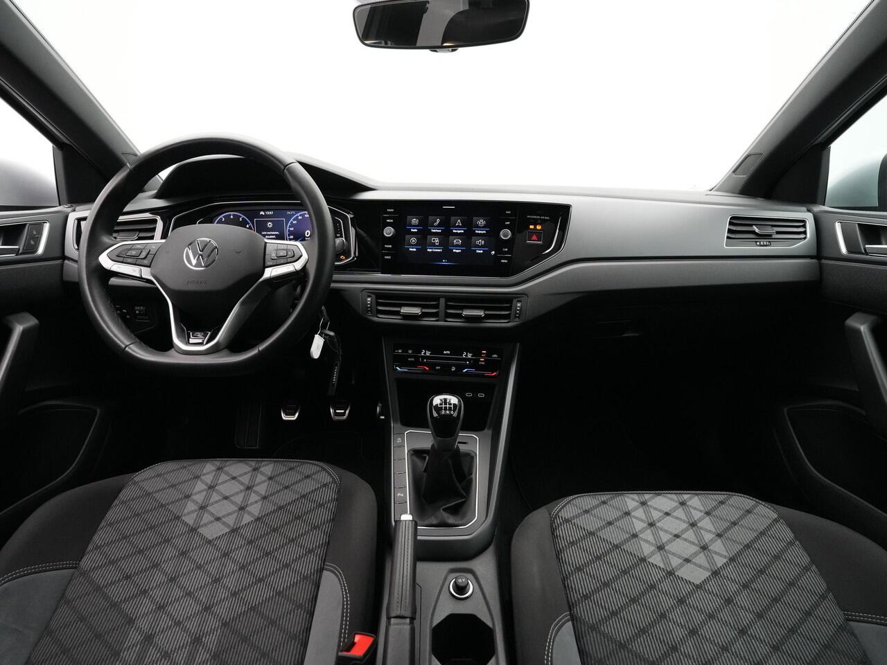 Volkswagen Taigo 1.0 TSI 110pk R-Line Panorama Clima Pdc Lm Velgen 88