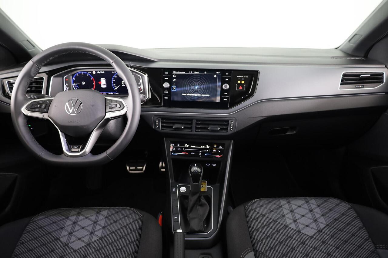 Volkswagen Taigo 1.0 TSI R-Line Edition 116 PK |Private lease vanaf ¤ 599,- pm | Automaat (DSG) | Panoramadak | Black style pakket | Camera | Keyless entry | Led matrix