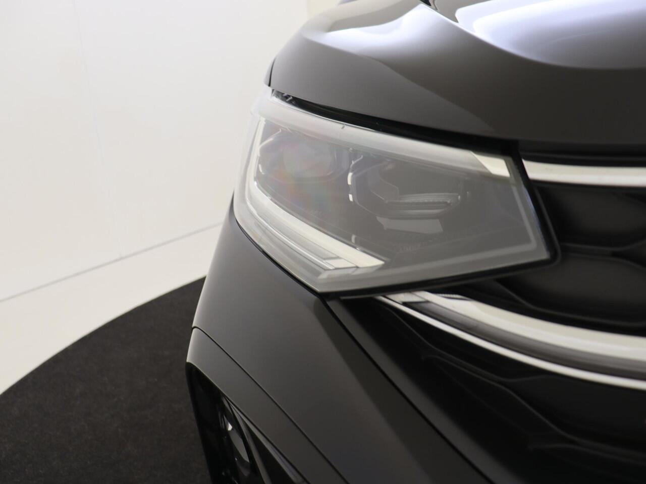 Volkswagen Taigo 1.0 TSI R-Line | Panoramadak | Parkeerassistent | Achteruitrijcamera | Dodehoek detectie | Adaptieve cruise control | Stoelverwarming | CarPlay |