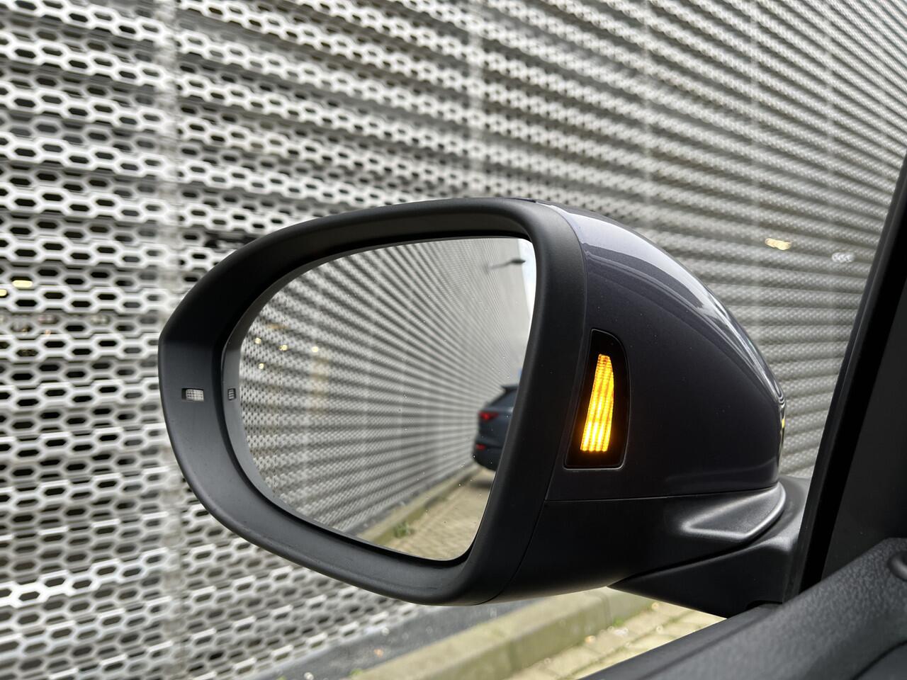 Volkswagen Taigo 1.5 TSI 150pk DSG R-Line / Panoramadak / LED Matrix / Virtual Cockpit Pro / Camera/ Navigatie / App-Connect / 18" LMV **