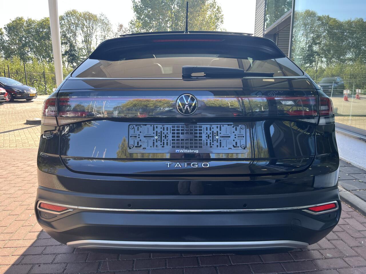 Volkswagen Taigo 1.5 TSI Style / Panorama dak / 18 Inch / Virtual cockpit / IQ Light / Camera / Alcantara / 150 PK