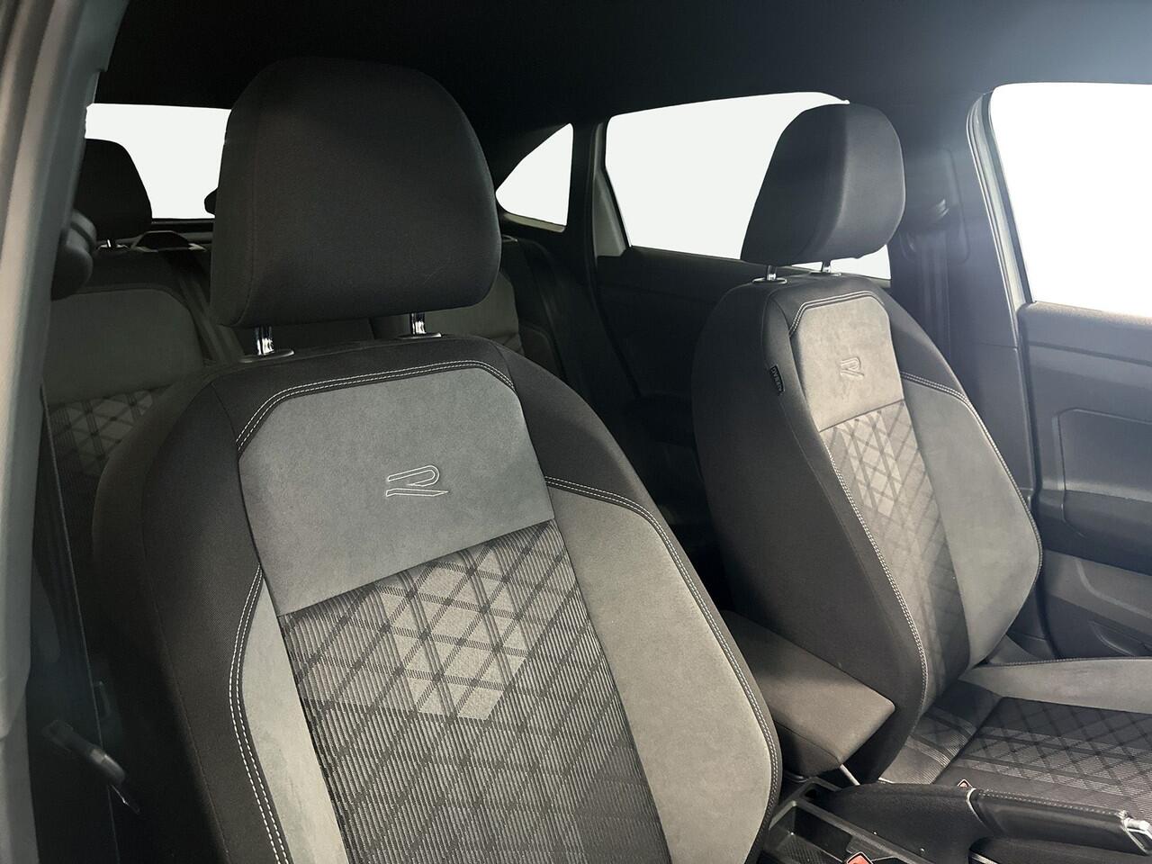 Volkswagen Taigo 1.0 110pk TSI R-Line Edition Koplampverlichting LED-matrix-led (IQ.LIGHT) | Achteruitrijcamera 'Rear View' | Adaptive Cruise Control