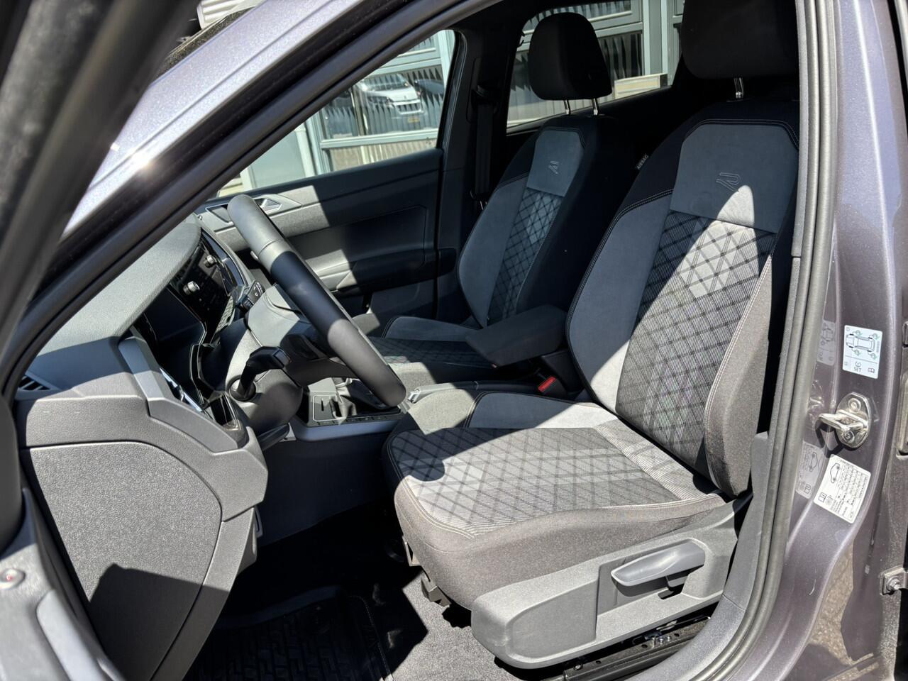 Volkswagen Taigo 1.0 TSI R-Line / Apple Carplay & Android Auto / Camera / Digital Display /