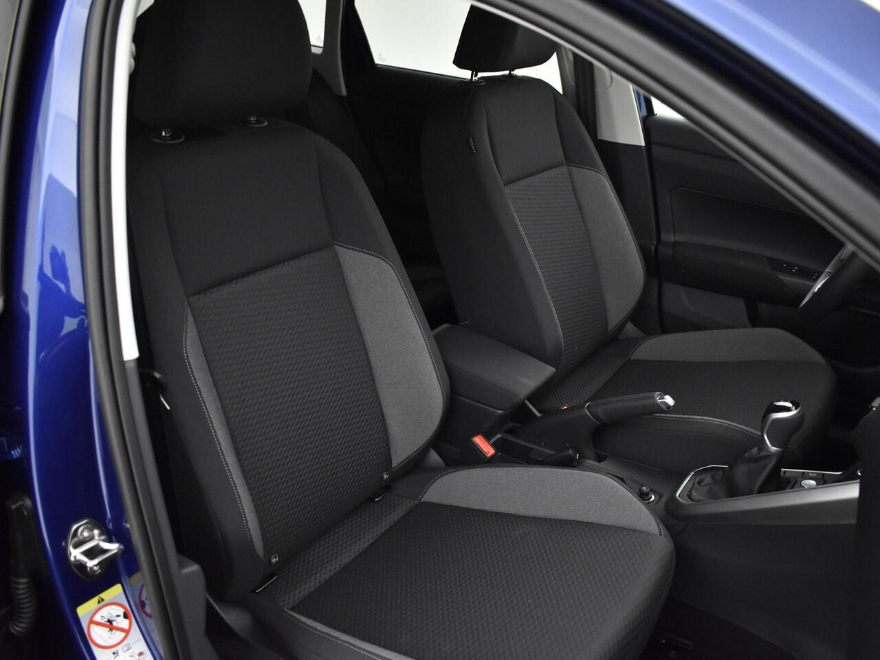 Volkswagen Taigo Life Edition 1.0 TSI 95 pk 5 versn. Hand · Achteruitrijcamera · Regensensor · Voorraad OUTLET