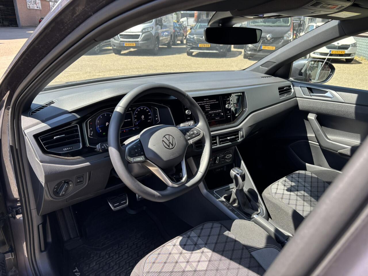 Volkswagen Taigo 1.0 TSI R-Line / Apple Carplay & Android Auto / Camera / Digital Display /