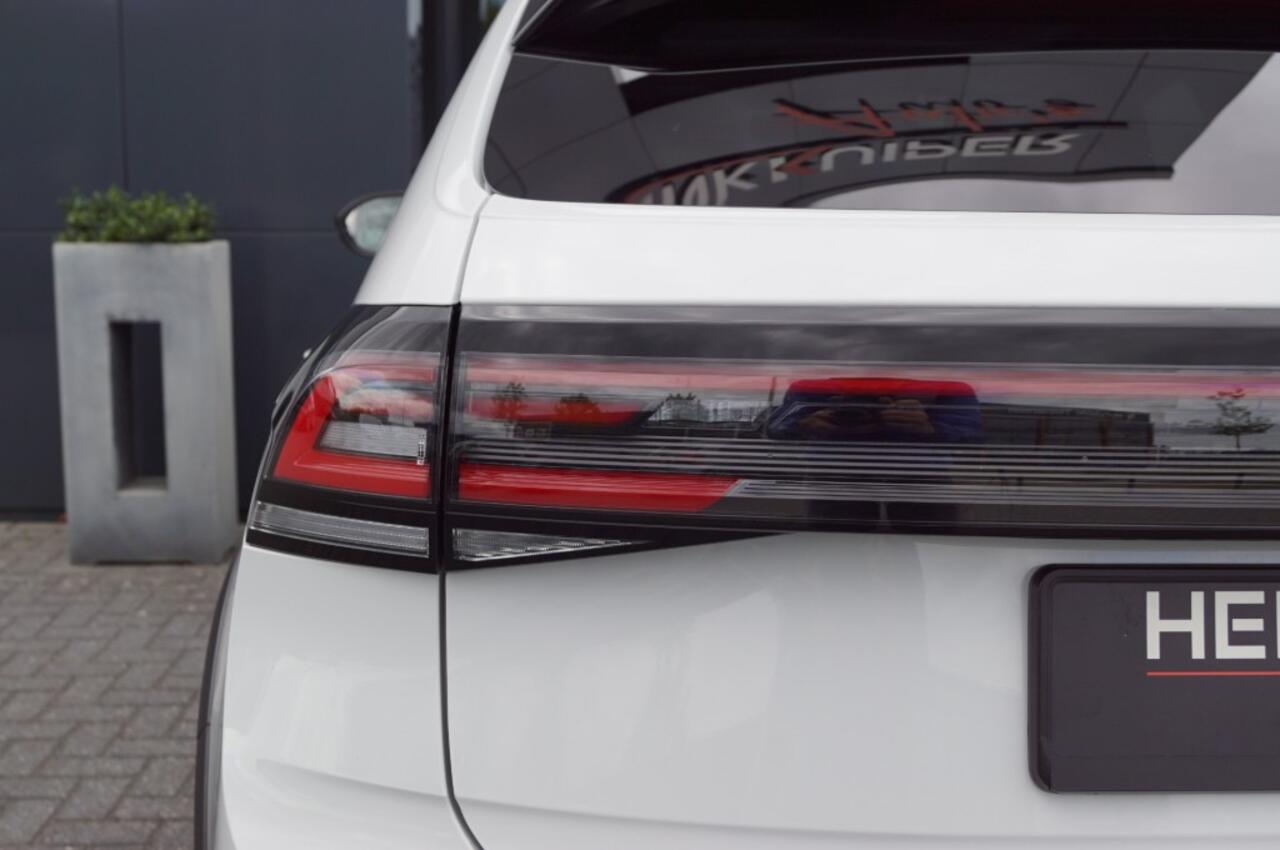 Volkswagen Taigo 1.0 TSI DSG R-Line / Panodak/ Design pack Black/ Camera / Virt. Cockp./18 LM