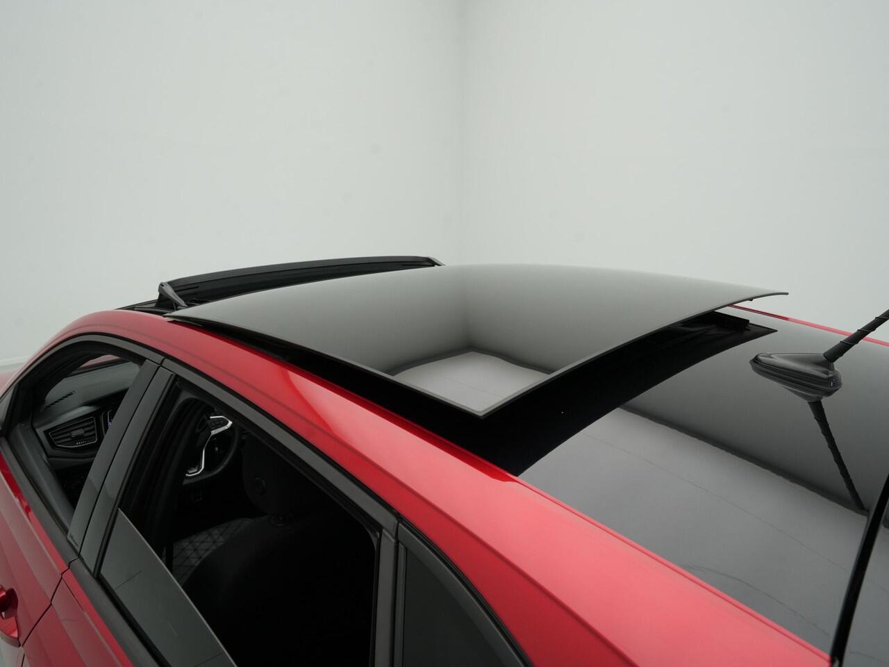 Volkswagen Taigo 1.0 TSI 110pk R-Line Panorama Navi via App Camera Matrix Led Clima Acc 138