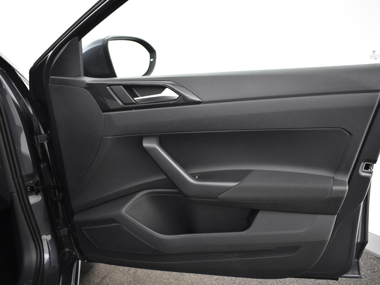 Volkswagen Taigo Life Edition 1.0 TSI 95 pk 5 versn. Hand · Achteruitrijcamera · Achteruitrijcamera · Allseason banden