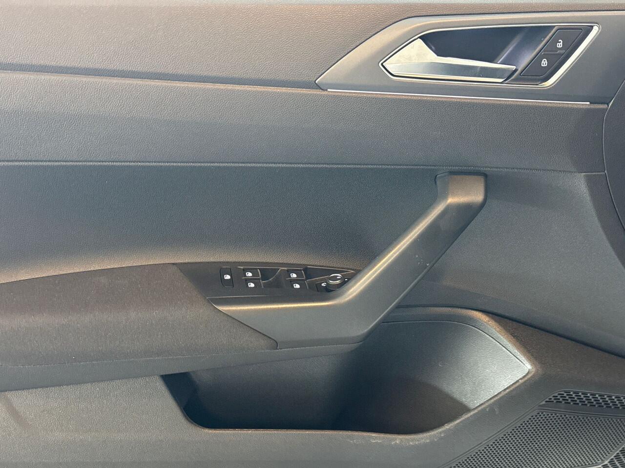 Volkswagen Taigo 1.0 TSI 116pk R-Line Matrix LED / Stoelverwarming / R-Line