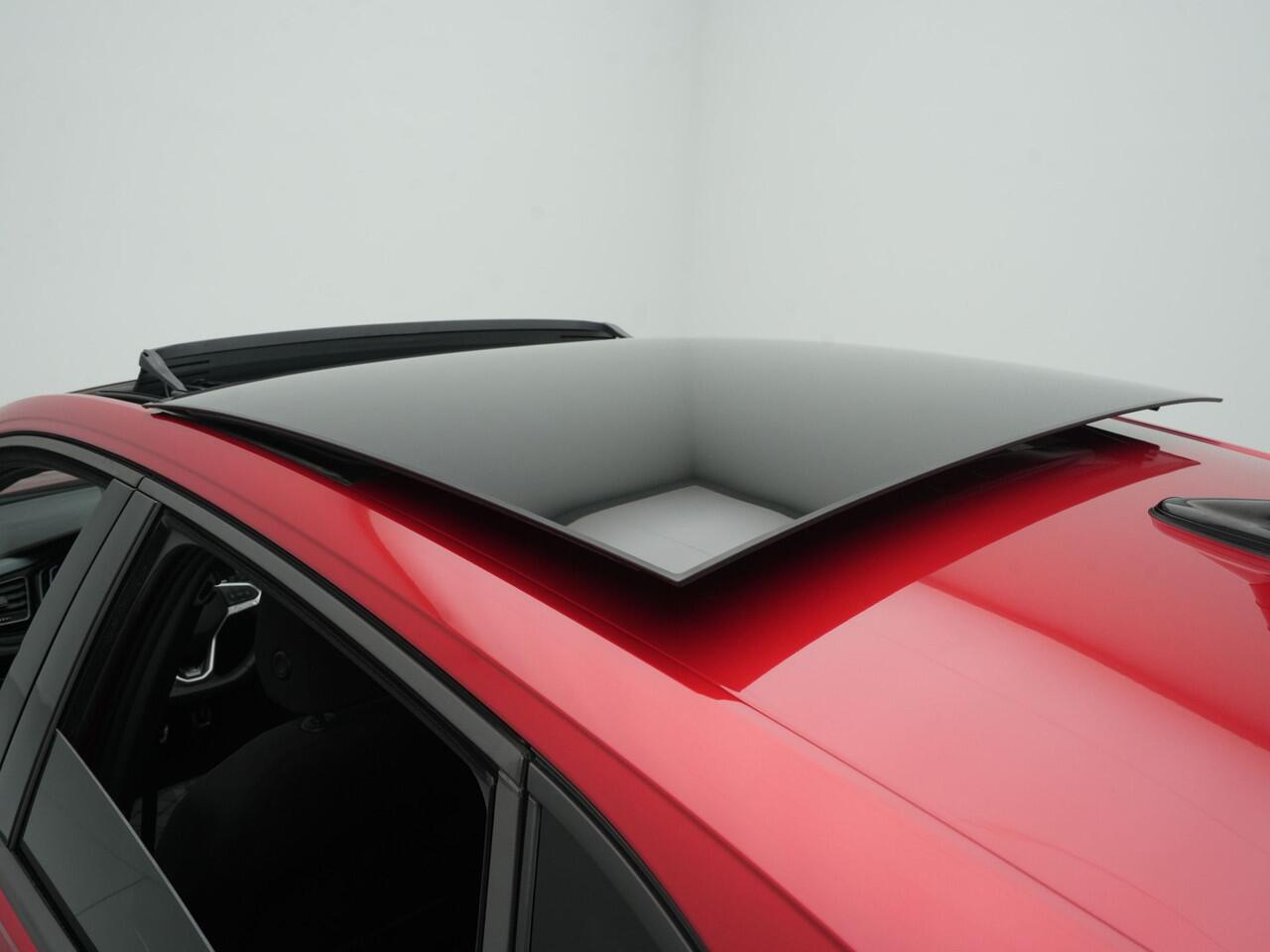 Volkswagen Taigo 1.5 TSI 150pk DSG R-Line Panorama Camera Keyless Carplay Navigatie Sideassist