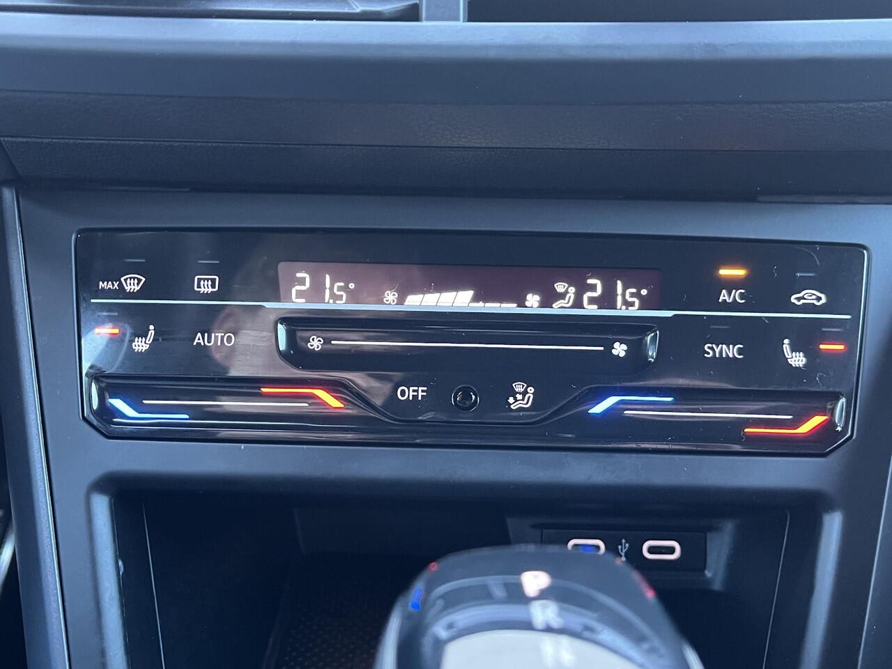 Volkswagen Taigo 1.0 TSI R-Line Business / Camera / Multimedia-pakket / Apple Carplay/Android Auto / Cruise control adaptief met Stop&Go en stuurhulp / voorstoelen verwarmd /