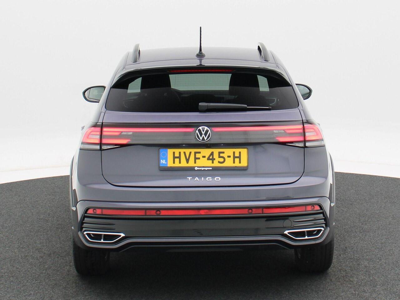 Volkswagen Taigo 1.0 TSi 110 Pk Automaat R-Line | Adaptive Cruise | Trekhaak | Stoelverwarming | Camera | LED | Digitale Cockpit | Airco | Sensoren | Privacy Glass | 17 Inch | 14.039 Km!!
