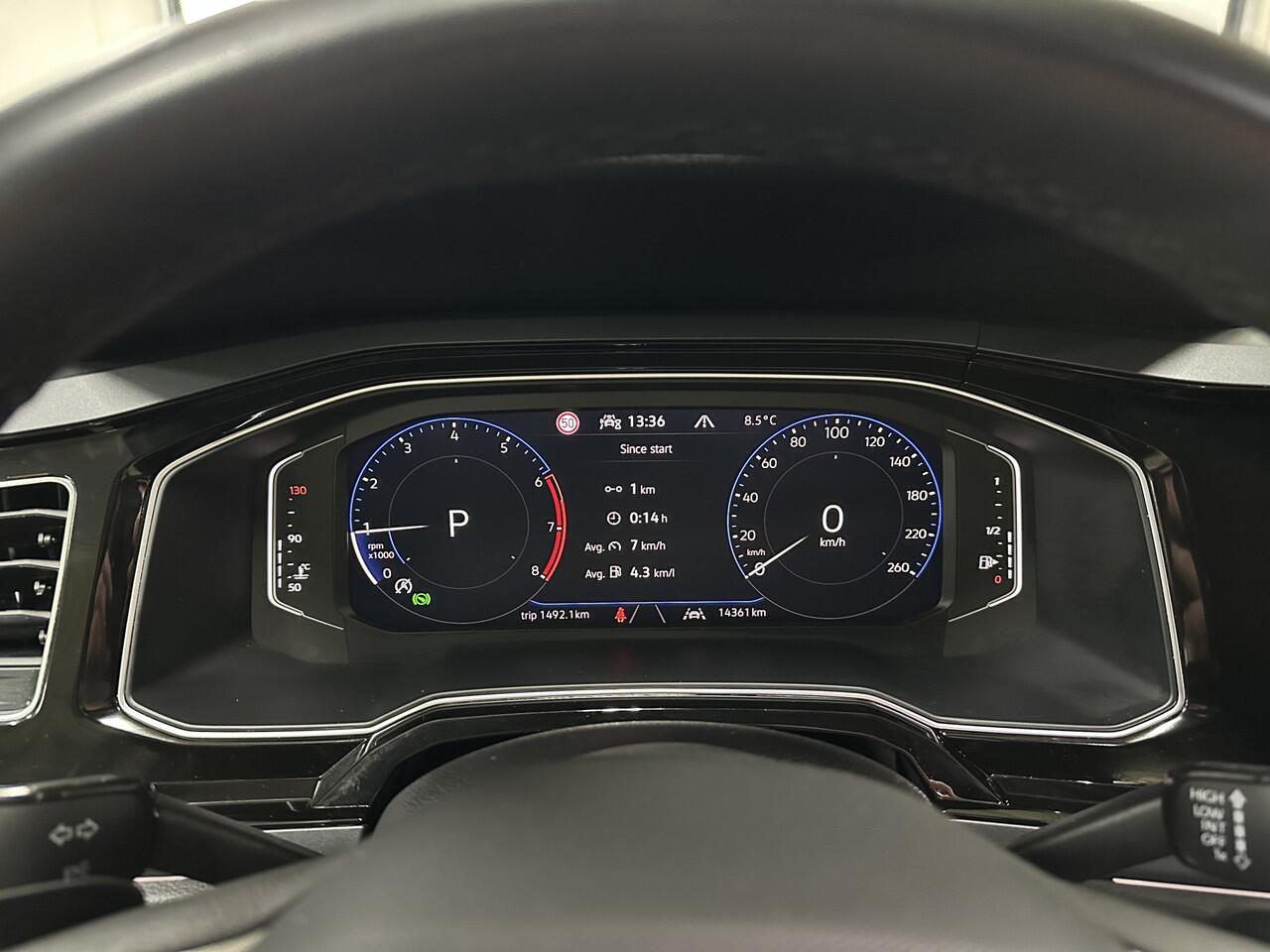 Volkswagen Taigo 1.0 TSI R-Line DSG | IQ.Light | Camera | Stoelverwarming | Draadloze lader | 18" |