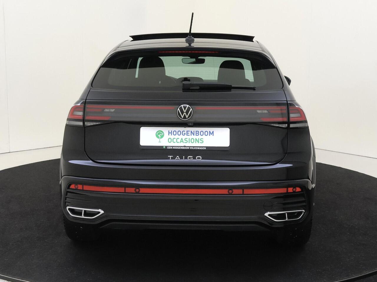 Volkswagen Taigo 1.0 TSI R-Line | Panoramadak | Parkeerassistent | Achteruitrijcamera | Dodehoek detectie | Adaptieve cruise control | Stoelverwarming | CarPlay |