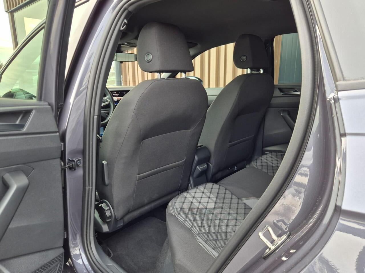 Volkswagen Taigo 1.5 TSI OPF DSG R-Line 150pk | BTW | IQ | Automaat | Virtual | Trekhaak | Camera | Carplay