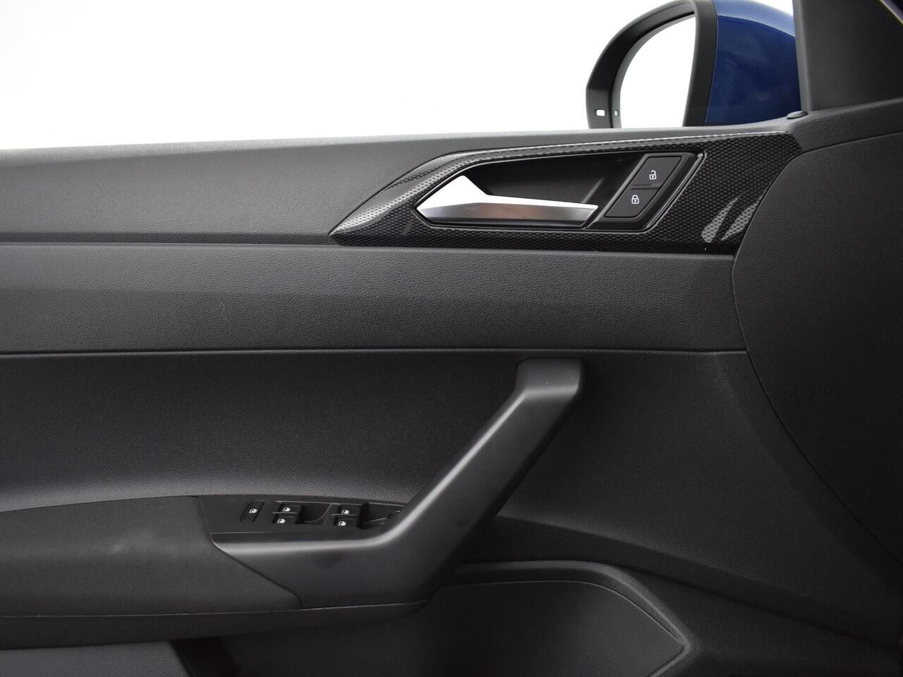 Volkswagen Taigo Life Edition 1.0 TSI 95 pk 5 versn. Hand · Achteruitrijcamera · Regensensor · Voorraad OUTLET