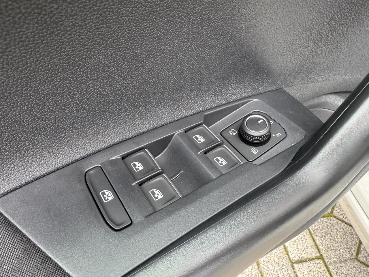 Volkswagen Taigo R-Line-Edition 1.0 85 kW / 116 pk TSI CUV 7 versn. | Panoramadak |