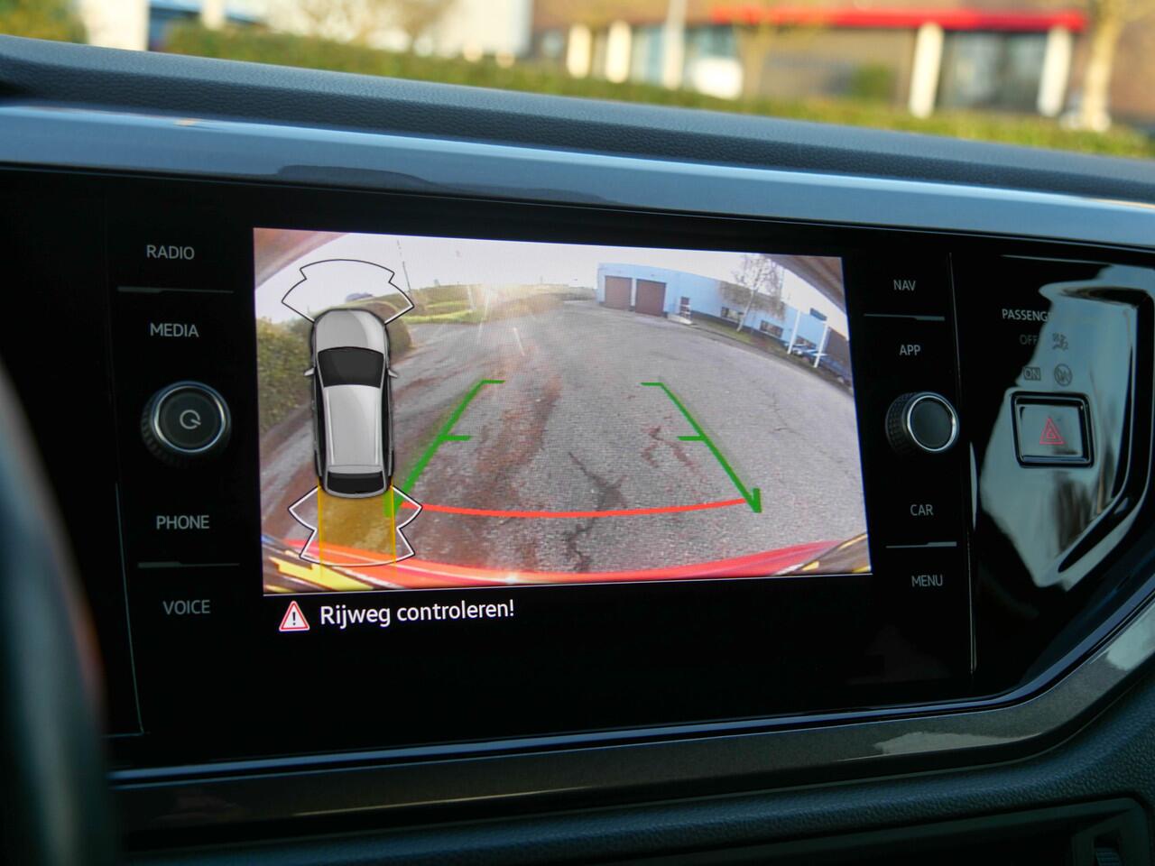 Volkswagen Taigo 1.0 TSI 111PK Automaat Business | CAMERA | CARPLAY / ANDROID AUTO | CRUISE CONTROL |