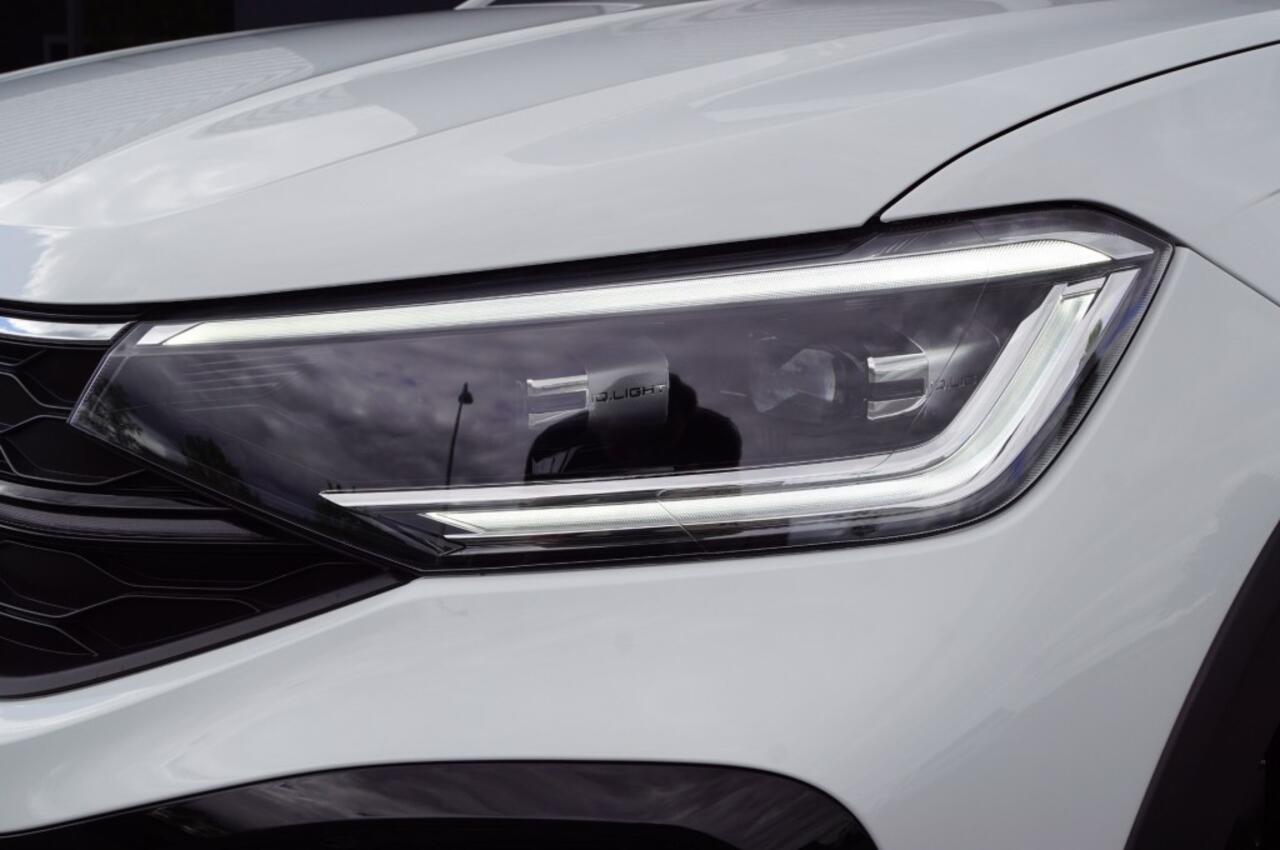 Volkswagen Taigo 1.0 TSI DSG R-Line / Panodak/ Design pack Black/ Camera / Virt. Cockp./18 LM