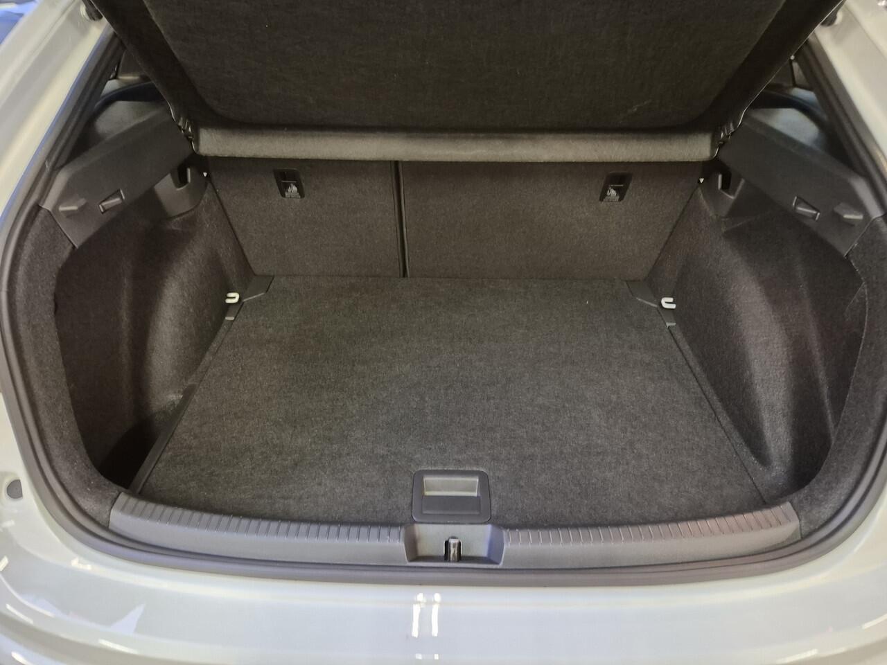 Volkswagen Taigo 1.0 TSI R-Line -110pk- | Matrix LED | Panorama Dak | Camera | Rijklaarprijs incl. 1 jaar Bovag garantie