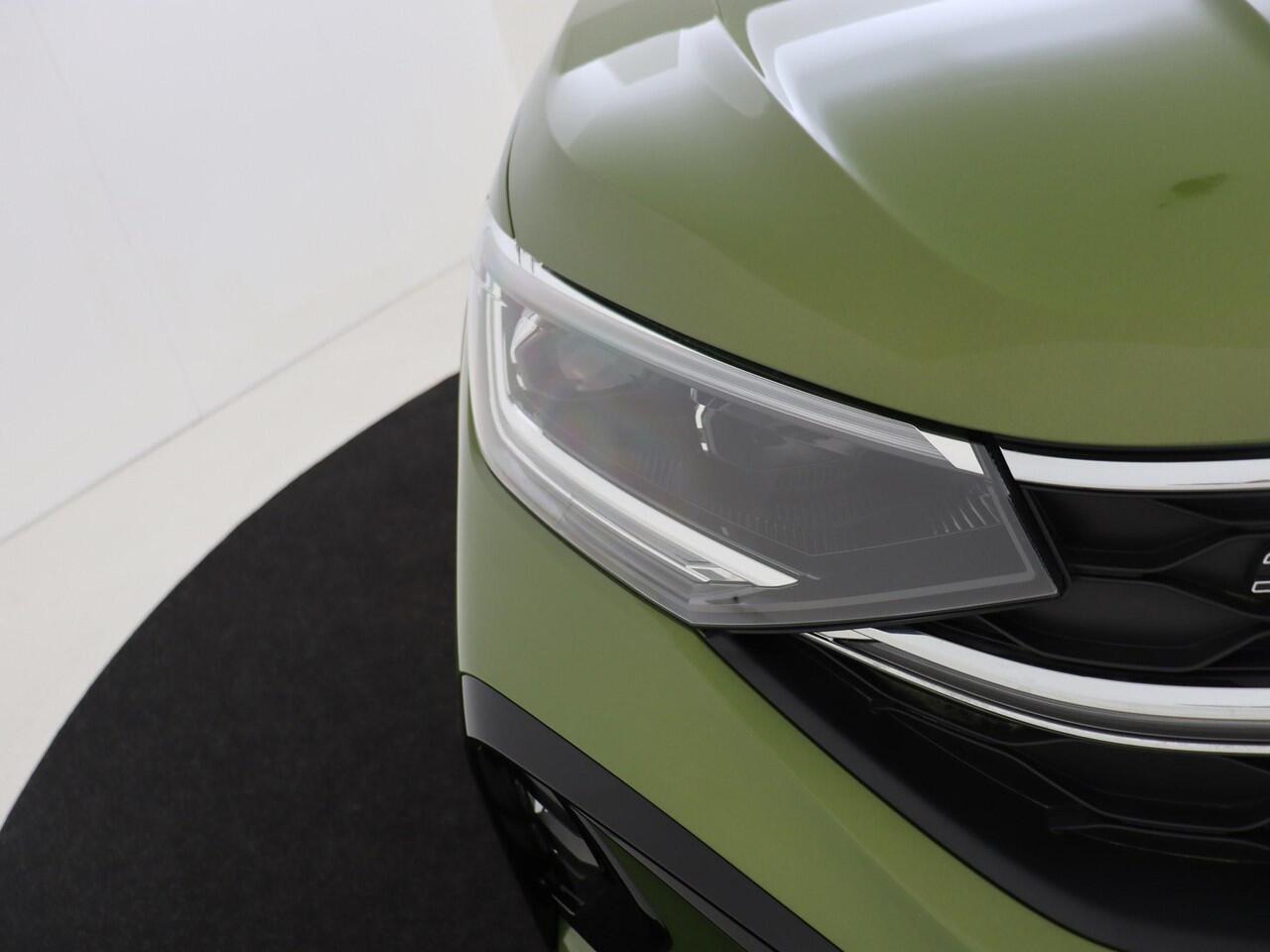 Volkswagen Taigo 1.0 TSI R-Line Business | 18 inch LM velgen | Navigatie| Matrix koplampen | Achteruitrijcamera | Verwarmbare voorstoelen