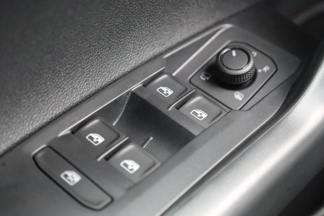 Volkswagen Taigo 1.0 TSI Edition 95PK / 70kW Apple Carplay & Android Auto, volledig digitaal instrumentenpaneel (Digital Cockpit), cruise control, Lane Assist, parkeersensoren voor & achter (pdc), LED koplampen, buitenspiegels elektrisch instel-, verwarm- en inklapbaar, D